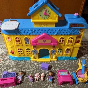 Disney Junior Doc McStuffins Hospital Playset with Helicopter and Working Parts